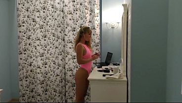 Horny Russian Beauty Screams as Her Clit Gets Worshipped